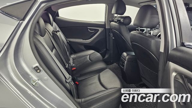 Hyundai Avante 1.6 GDi Smart Standard 2015 — фото 26