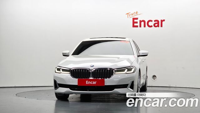 BMW 5 Series (G30) 520i Luxury 2023 — фото 3