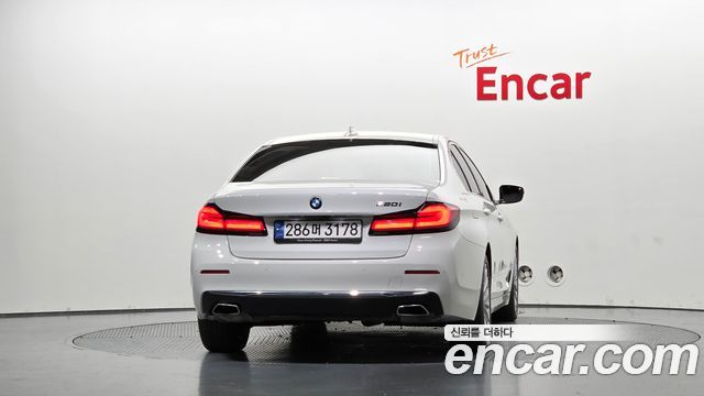 BMW 5 Series (G30) 520i Luxury 2023 — фото 4