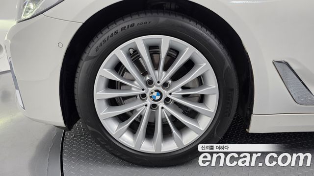 BMW 5 Series (G30) 520i Luxury 2023 — фото 5