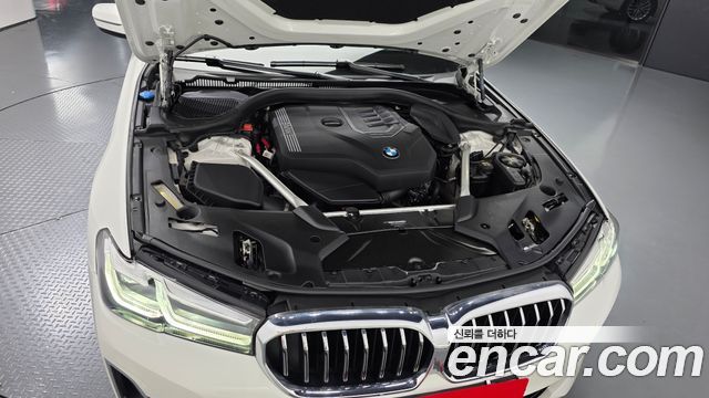 BMW 5 Series (G30) 520i Luxury 2023 — фото 6