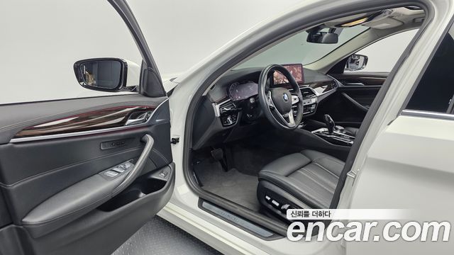 BMW 5 Series (G30) 520i Luxury 2023 — фото 10