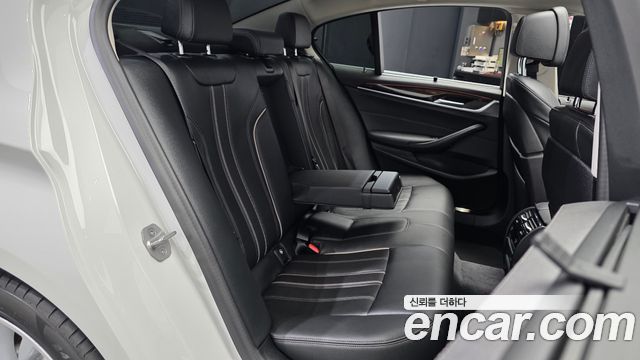 BMW 5 Series (G30) 520i Luxury 2023 — фото 12