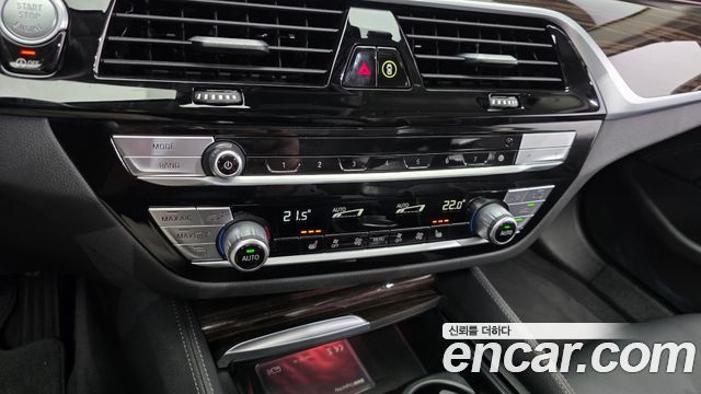 BMW 5 Series (G30) 520i Luxury 2023 — фото 17