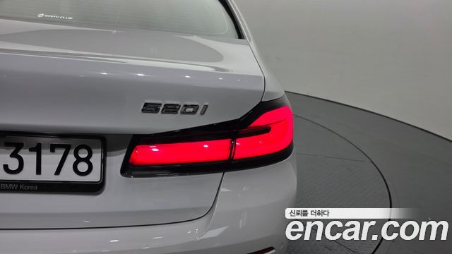 BMW 5 Series (G30) 520i Luxury 2023 — фото 23