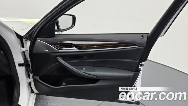 BMW 5 Series (G30) 520i Luxury 2023 — фото 25