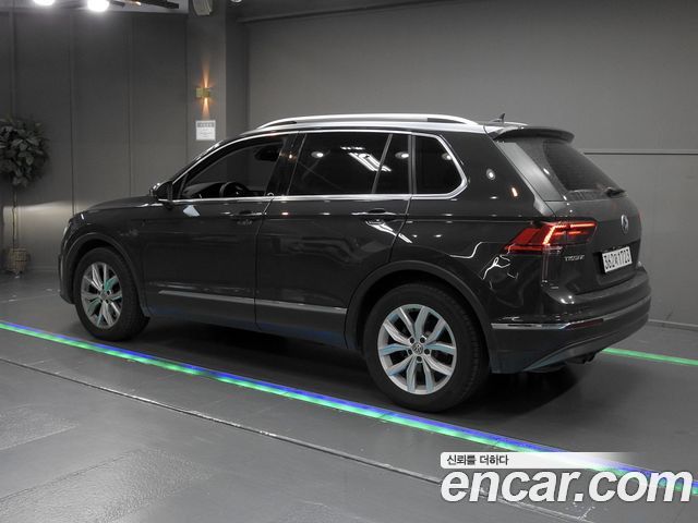 Volkswagen Tiguan (II) 2.0 TDI Premium 2018 — фото 2