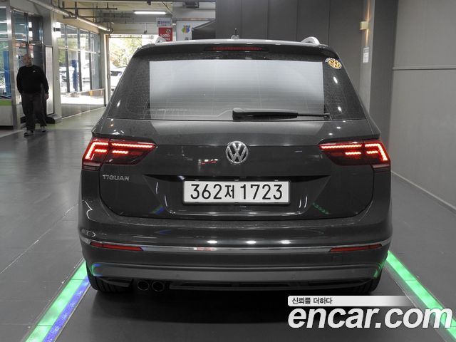 Volkswagen Tiguan (II) 2.0 TDI Premium 2018 — фото 4