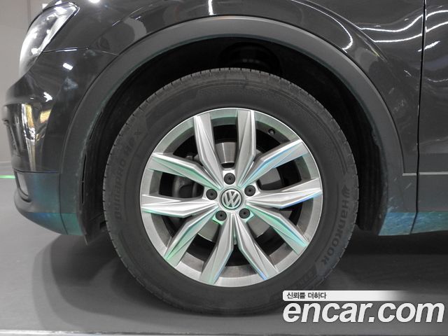 Volkswagen Tiguan (II) 2.0 TDI Premium 2018 — фото 5