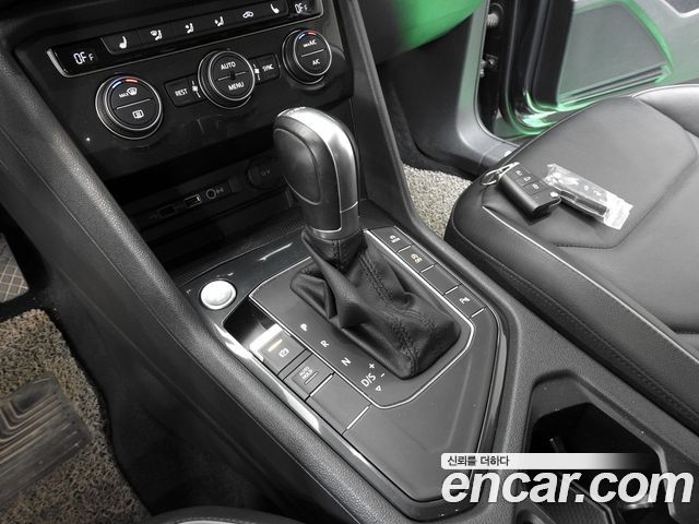 Volkswagen Tiguan (II) 2.0 TDI Premium 2018 — фото 9