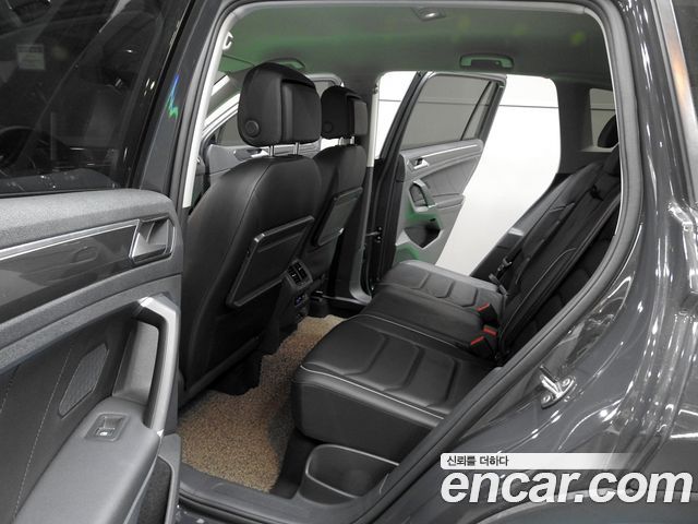 Volkswagen Tiguan (II) 2.0 TDI Premium 2018 — фото 10