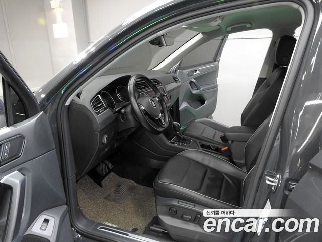 Volkswagen Tiguan (II) 2.0 TDI Premium 2018 — фото 15