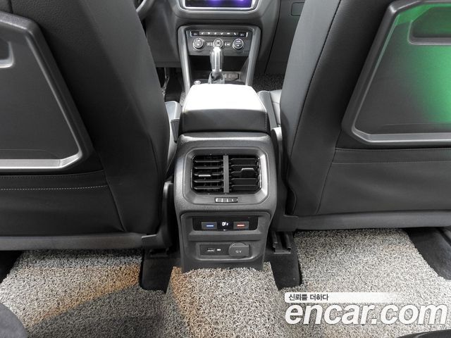 Volkswagen Tiguan (II) 2.0 TDI Premium 2018 — фото 17