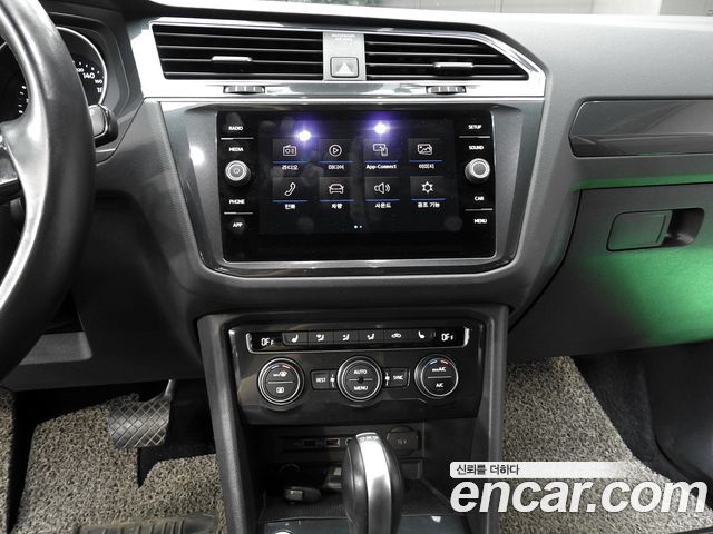 Volkswagen Tiguan (II) 2.0 TDI Premium 2018 — фото 18