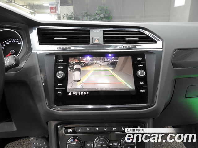 Volkswagen Tiguan (II) 2.0 TDI Premium 2018 — фото 19