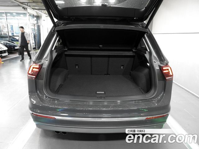 Volkswagen Tiguan (II) 2.0 TDI Premium 2018 — фото 22