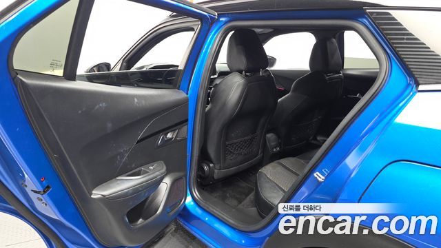 Peugeot e-2008 (II) EV GT 2021 — фото 26